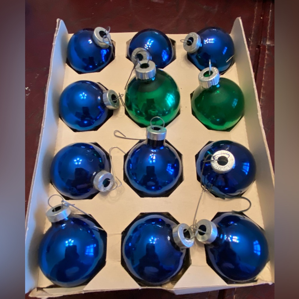 Box of 12 vintage Rauch Pyramid glass ornaments